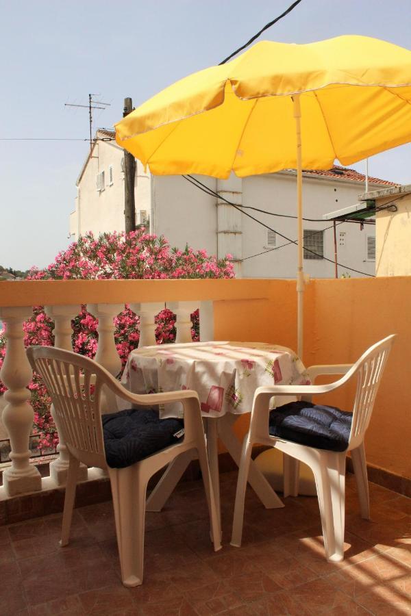 Apartman Tisno Esterno foto