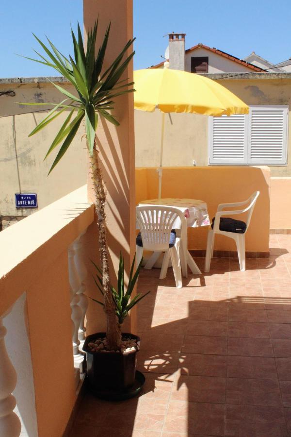 Apartman Tisno Esterno foto