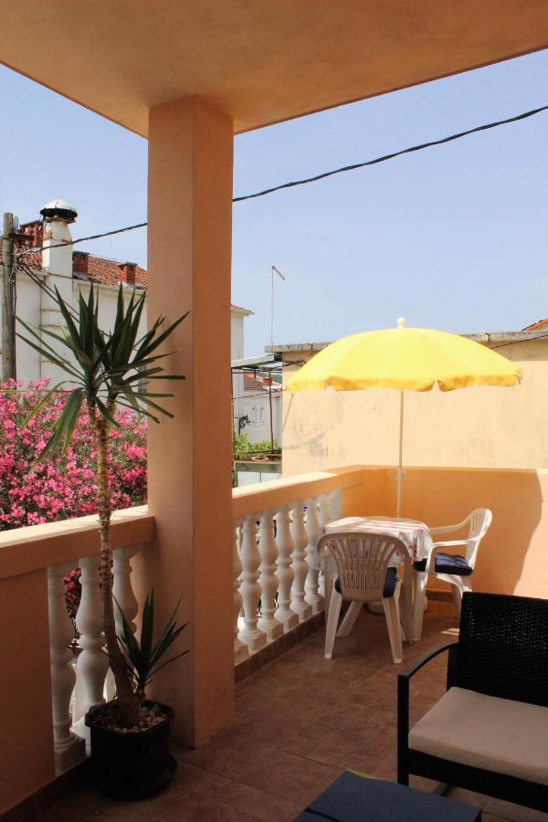 Apartman Tisno Esterno foto