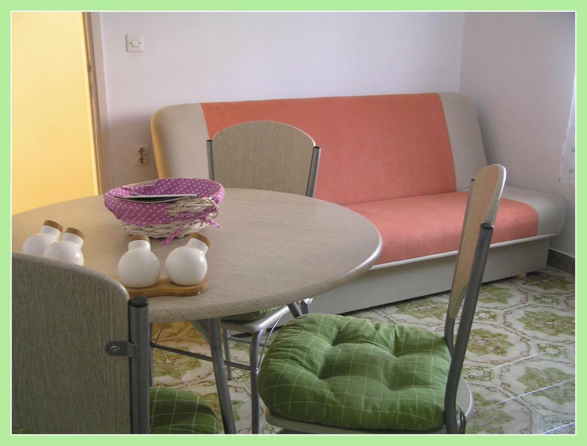 Apartman Tisno Esterno foto