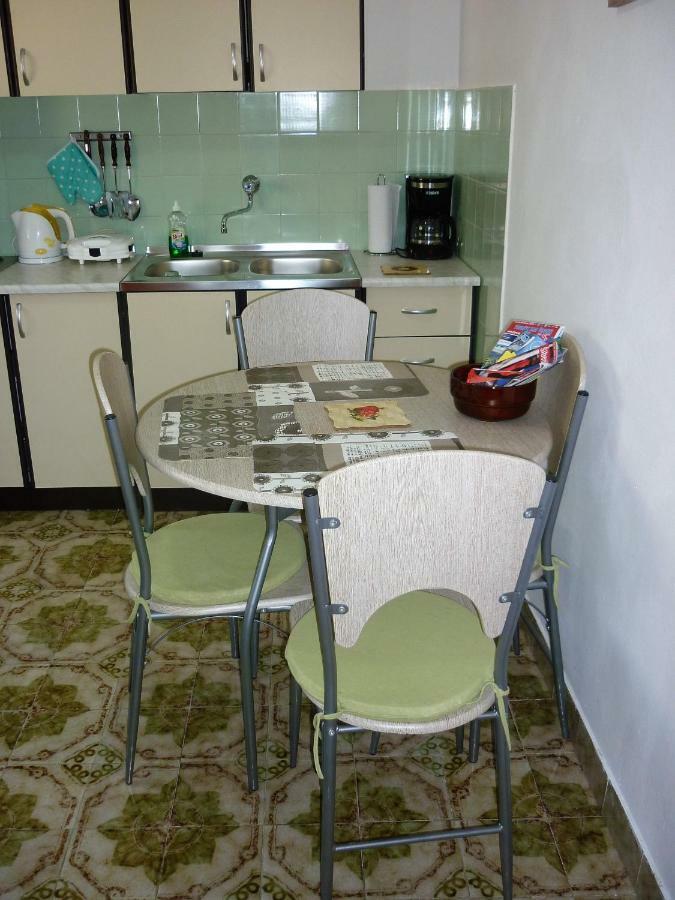 Apartman Tisno Esterno foto