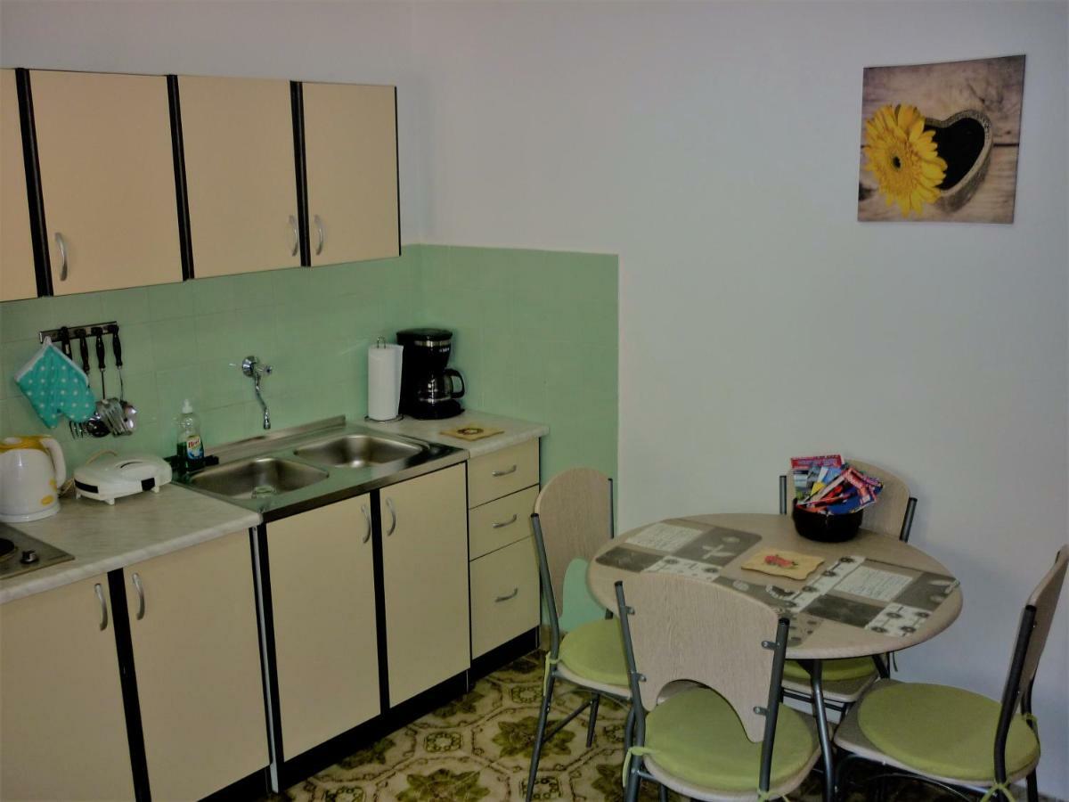 Apartman Tisno Esterno foto